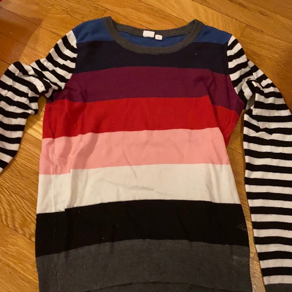 Striped gap sweater with some piling